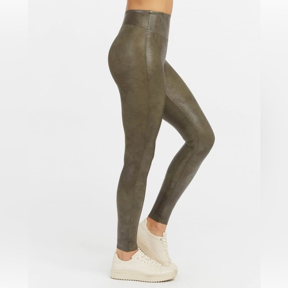 SPANX Faux Leather Croc Shine Leggings in Darkened Olive Size XL/TG - Picture 3 of 16